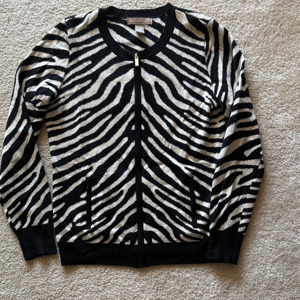 Banana Republic Black and White Zebra Print Full Zip Merino Sweater with pockets